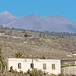 Coastal Terrace Apartment: 2br With Wi-fi Near