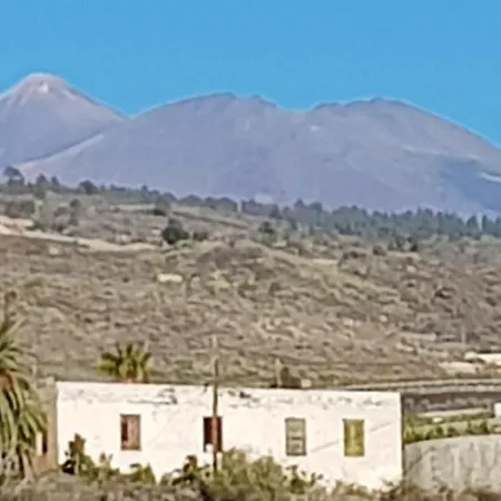 Coastal Terrace Apartment: 2br With Wi-fi Near Puerto De Santiago