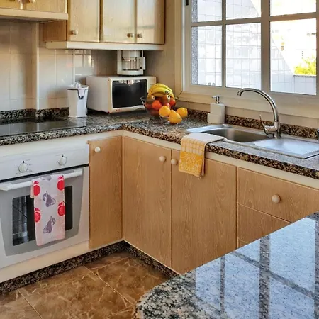 Coastal Terrace Apartment: 2br With Wi-fi Near Puerto De Santiago