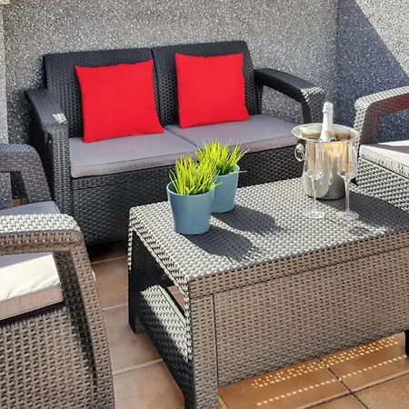 Coastal Terrace Apartment: 2br With Wi-fi Near Puerto De Santiago
